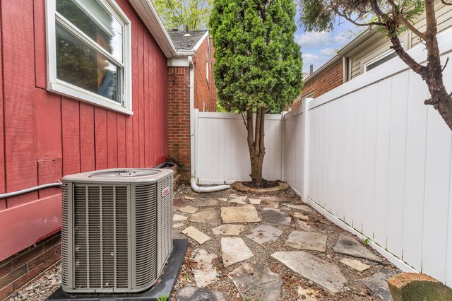 15106 White Avenue, Allen Park City, MI 48101