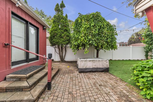 15106 White Avenue, Allen Park City, MI 48101