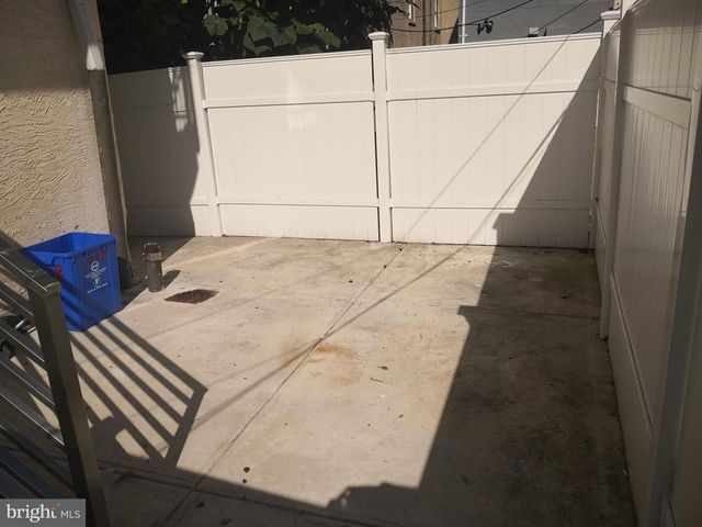 1008 GREEN ST, Philadelphia, PA 19123