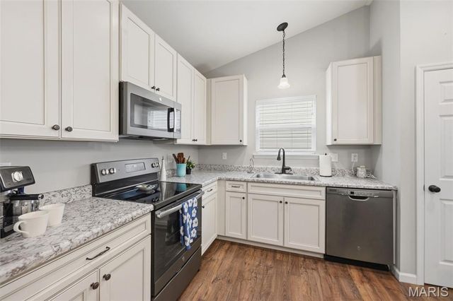 518 Brookside Forest Court, O'fallon, MO 63366