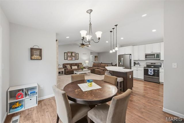 518 Brookside Forest Court, O'fallon, MO 63366