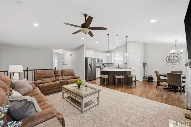 518 Brookside Forest Court, O'fallon, MO 63366