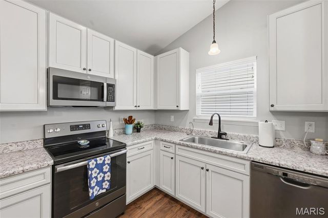 518 Brookside Forest Court, O'fallon, MO 63366