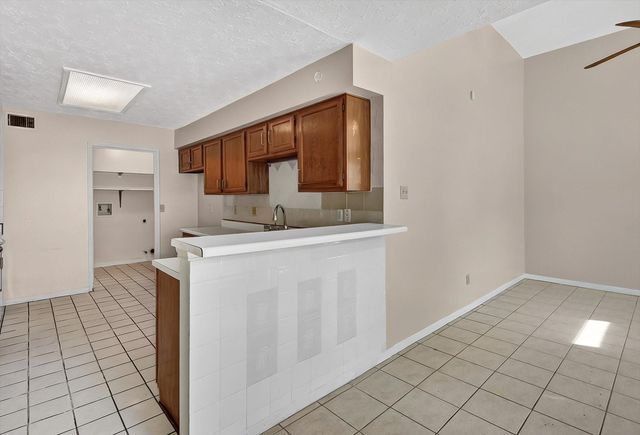 8667 Vinkins Road, Houston, TX 77071