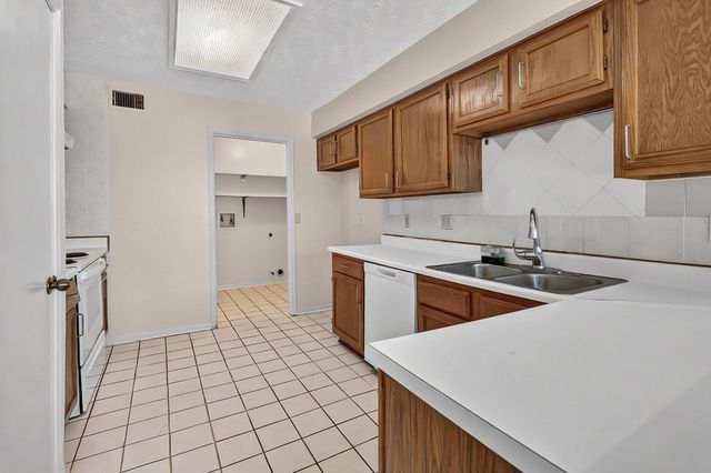 8667 Vinkins Road, Houston, TX 77071