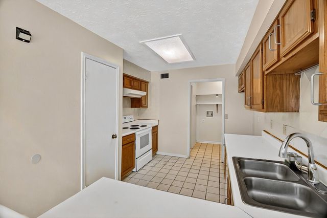 8667 Vinkins Road, Houston, TX 77071