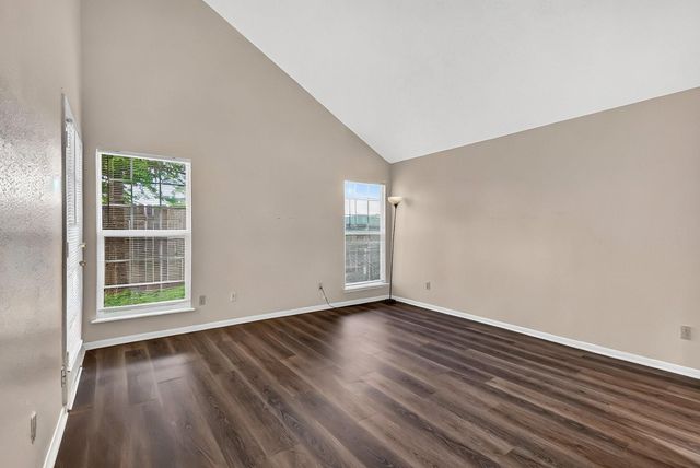 8667 Vinkins Road, Houston, TX 77071