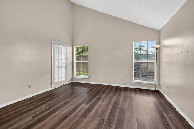 8667 Vinkins Road, Houston, TX 77071