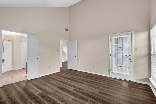 8667 Vinkins Road, Houston, TX 77071