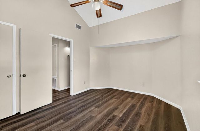 8667 Vinkins Road, Houston, TX 77071