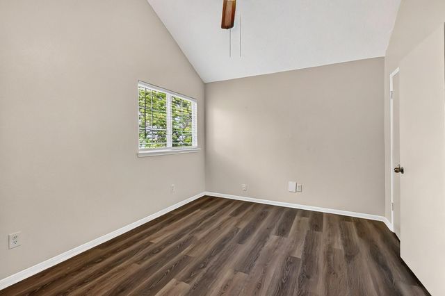 8667 Vinkins Road, Houston, TX 77071