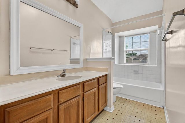 8667 Vinkins Road, Houston, TX 77071