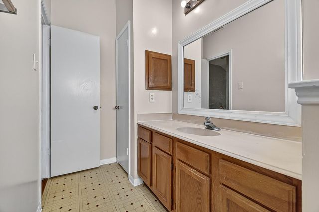 8667 Vinkins Road, Houston, TX 77071