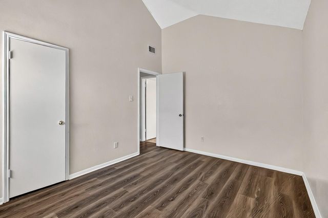 8667 Vinkins Road, Houston, TX 77071