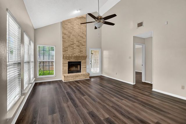 8667 Vinkins Road, Houston, TX 77071