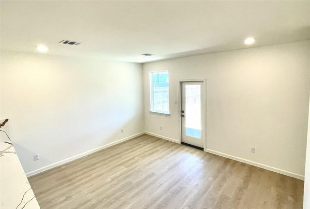 2904 5th Street, Bay City, TX 77414
