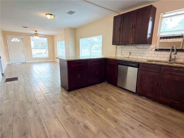 904 WASHINGTON STREET, Leesburg, FL 34748