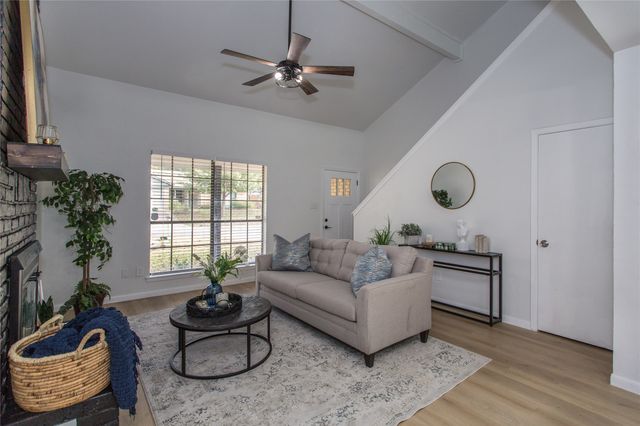 1918 Longmeadow Drive, Arlington, TX 76015