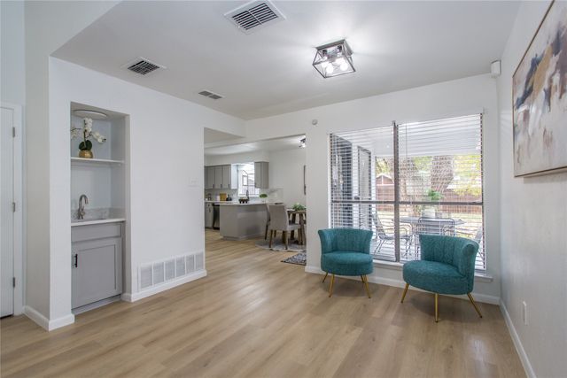 1918 Longmeadow Drive, Arlington, TX 76015