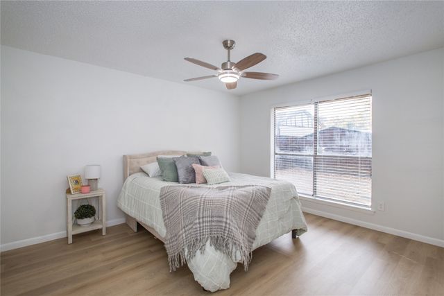 1918 Longmeadow Drive, Arlington, TX 76015