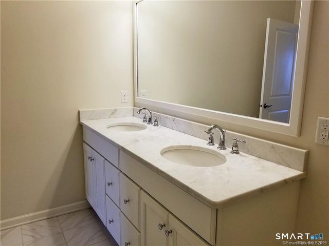 424 Center Meadow Lane 424, Danbury, CT 06810