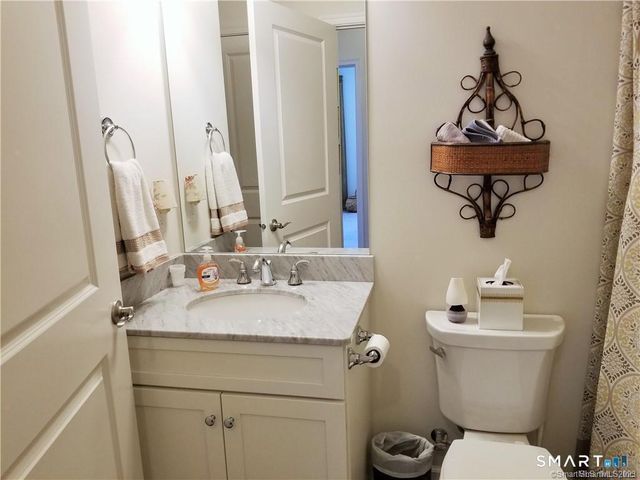 424 Center Meadow Lane 424, Danbury, CT 06810