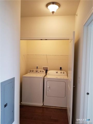 424 Center Meadow Lane 424, Danbury, CT 06810