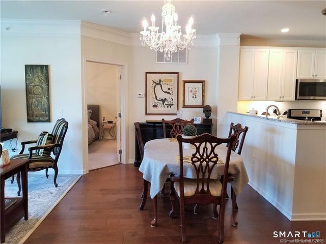 424 Center Meadow Lane 424, Danbury, CT 06810