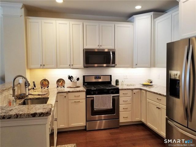 424 Center Meadow Lane 424, Danbury, CT 06810