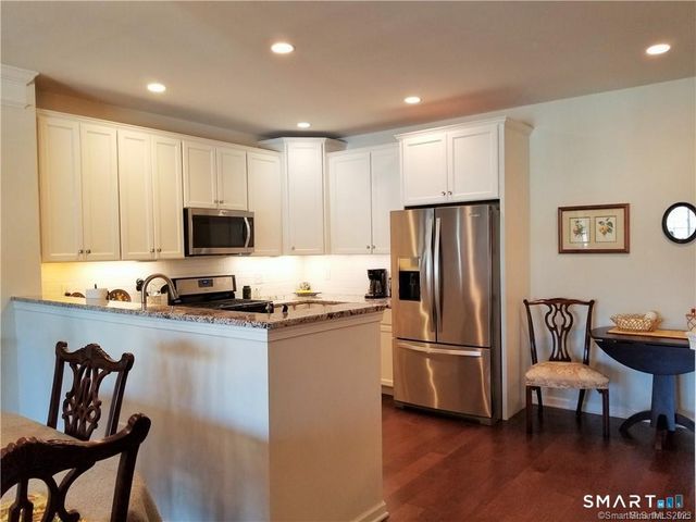 424 Center Meadow Lane 424, Danbury, CT 06810