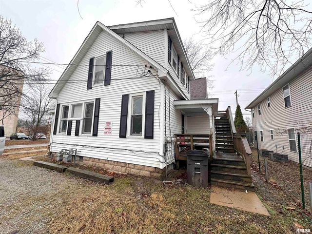 718 S FOREST Avenue, Carbondale, IL 62901