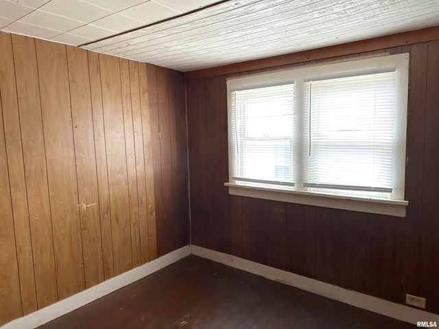 718 S FOREST Avenue, Carbondale, IL 62901