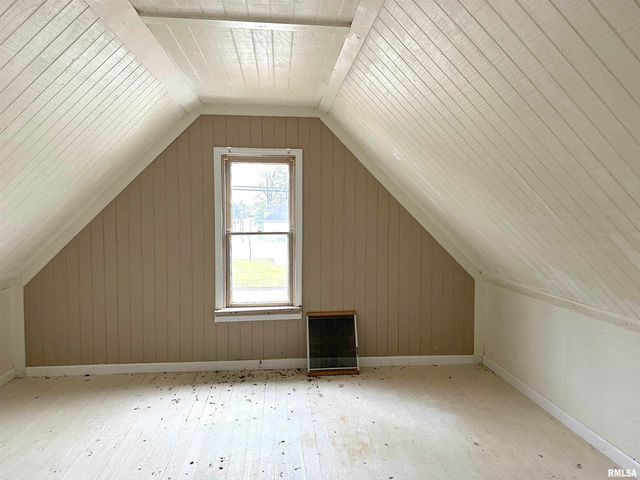 718 S FOREST Avenue, Carbondale, IL 62901