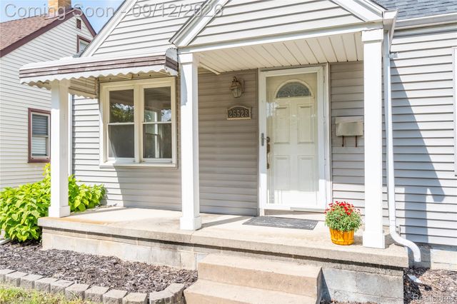 25528 Stanford Street, Dearborn Heights, MI 48125