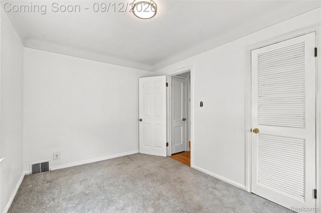 25528 Stanford Street, Dearborn Heights, MI 48125