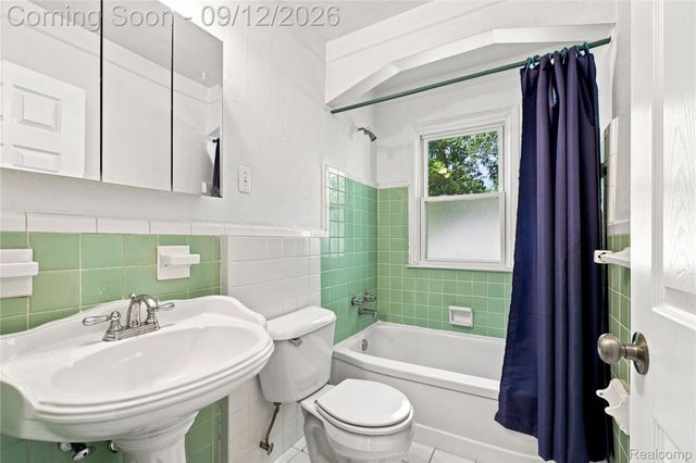 25528 Stanford Street, Dearborn Heights, MI 48125