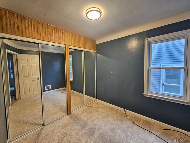 25528 Stanford Street, Dearborn Heights, MI 48125