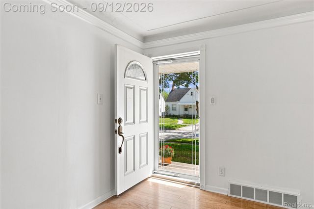 25528 Stanford Street, Dearborn Heights, MI 48125
