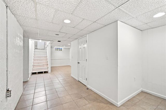 25528 Stanford Street, Dearborn Heights, MI 48125