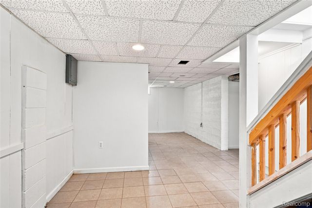 25528 Stanford Street, Dearborn Heights, MI 48125