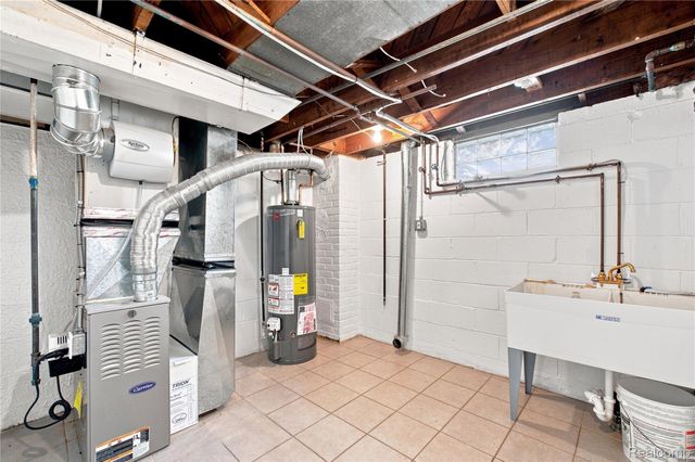 25528 Stanford Street, Dearborn Heights, MI 48125