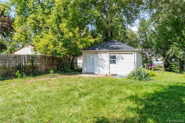 25528 Stanford Street, Dearborn Heights, MI 48125