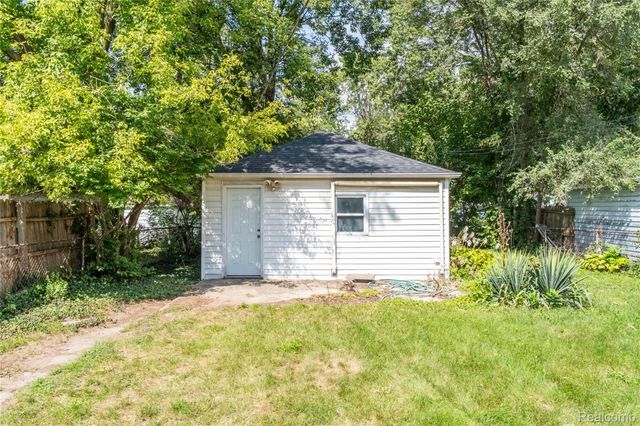 25528 Stanford Street, Dearborn Heights, MI 48125