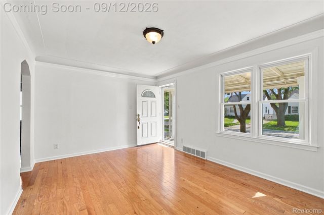 25528 Stanford Street, Dearborn Heights, MI 48125