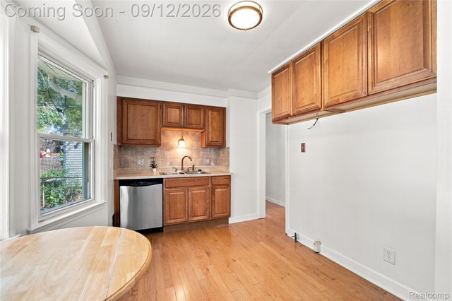 25528 Stanford Street, Dearborn Heights, MI 48125