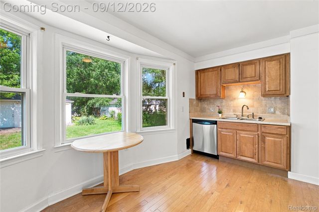 25528 Stanford Street, Dearborn Heights, MI 48125