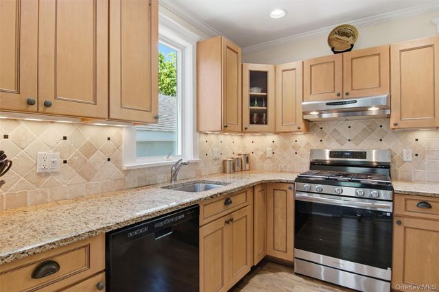 2 Brooklyn Avenue, Stony Brook, NY 11790