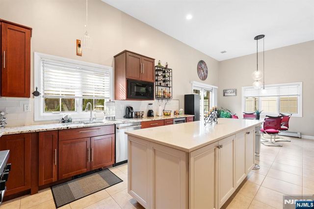 88B Myrtle Avenue, Edgewater, NJ 07020