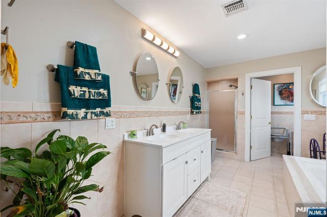 88B Myrtle Avenue, Edgewater, NJ 07020