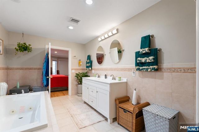 88B Myrtle Avenue, Edgewater, NJ 07020
